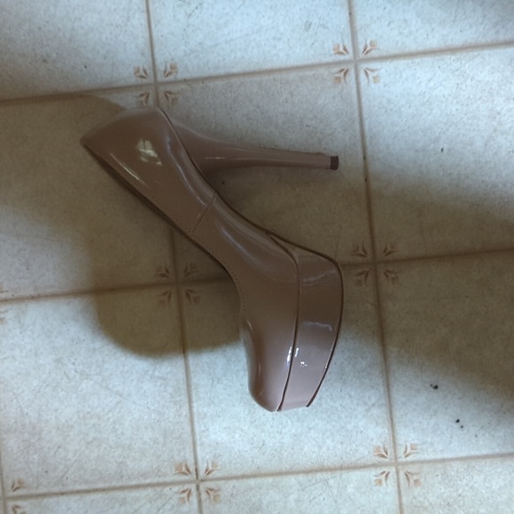 Brash Beige Round Toe Patent Leather Pumps - Picture 5 of 7